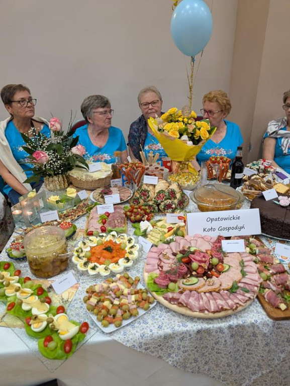 Nowe Chechło na czele, za nim Ossianie i Ziomale
