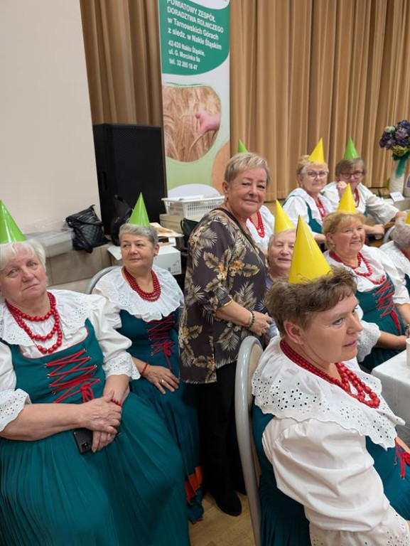Nowe Chechło na czele, za nim Ossianie i Ziomale