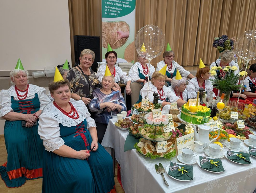 Nowe Chechło na czele, za nim Ossianie i Ziomale