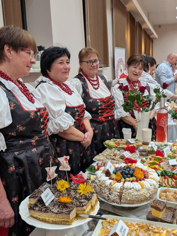 Nowe Chechło na czele, za nim Ossianie i Ziomale