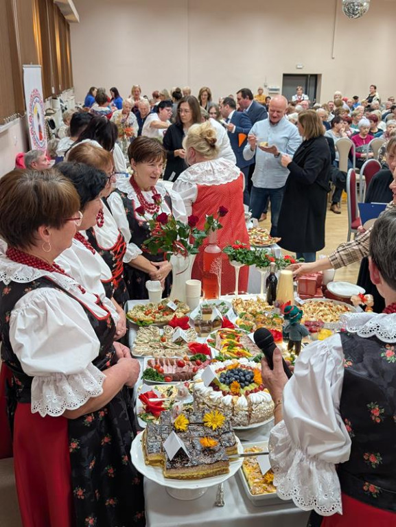 Nowe Chechło na czele, za nim Ossianie i Ziomale