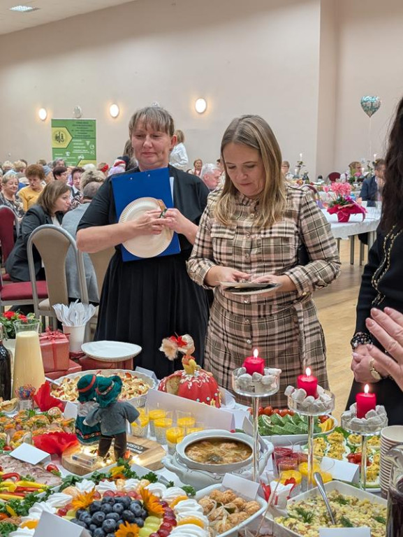 Nowe Chechło na czele, za nim Ossianie i Ziomale