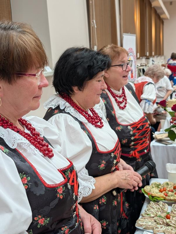 Nowe Chechło na czele, za nim Ossianie i Ziomale