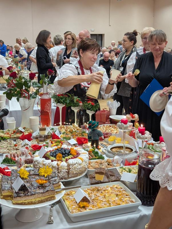 Nowe Chechło na czele, za nim Ossianie i Ziomale