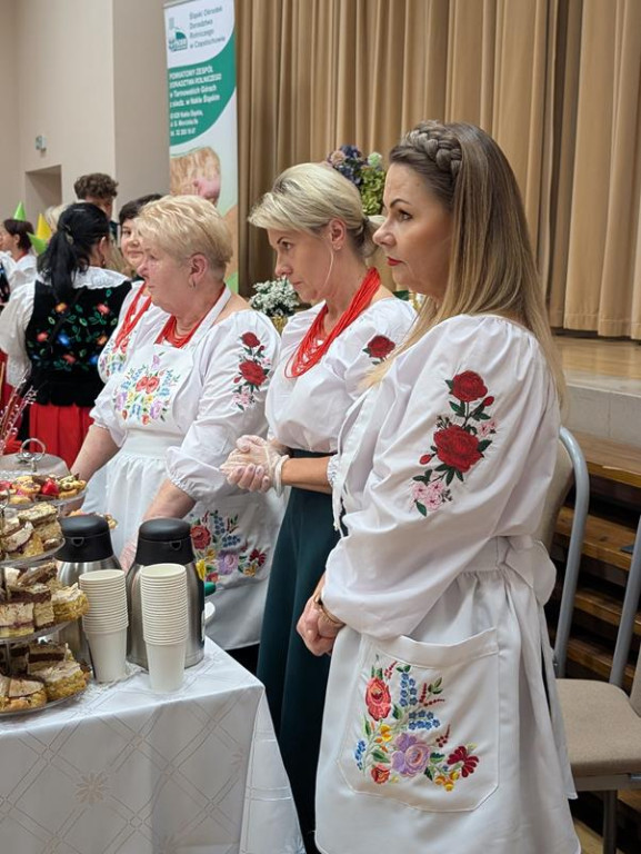 Nowe Chechło na czele, za nim Ossianie i Ziomale