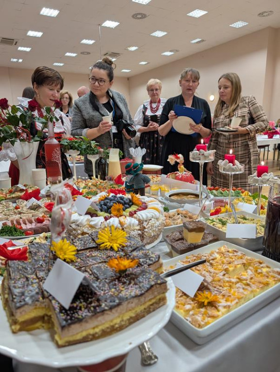 Nowe Chechło na czele, za nim Ossianie i Ziomale