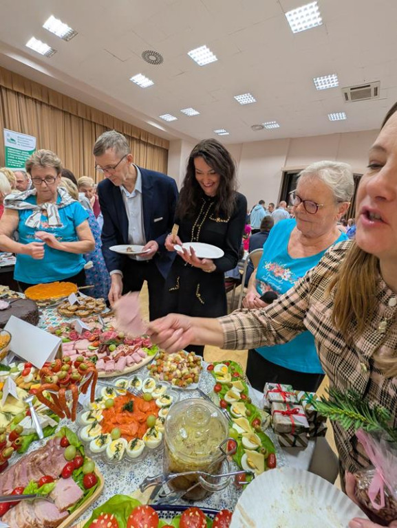 Nowe Chechło na czele, za nim Ossianie i Ziomale