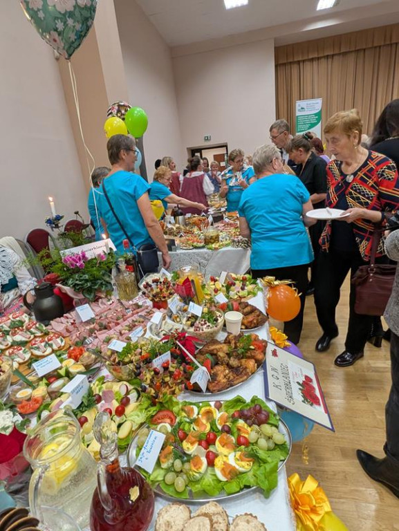 Nowe Chechło na czele, za nim Ossianie i Ziomale