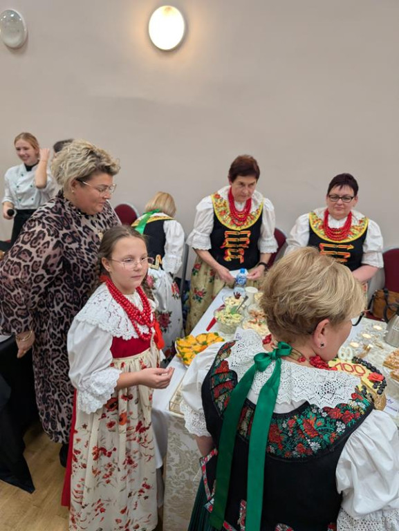 Nowe Chechło na czele, za nim Ossianie i Ziomale