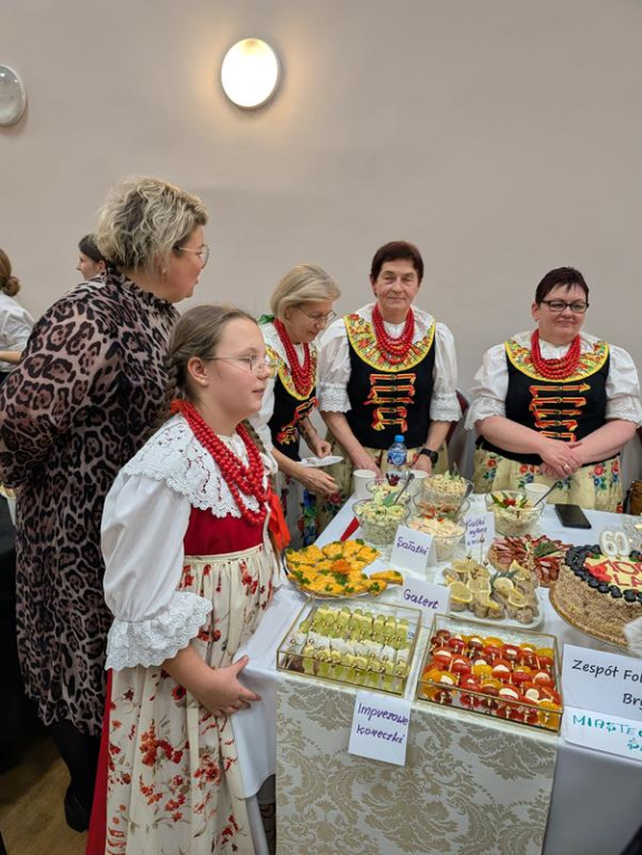 Nowe Chechło na czele, za nim Ossianie i Ziomale