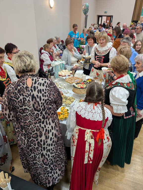 Nowe Chechło na czele, za nim Ossianie i Ziomale