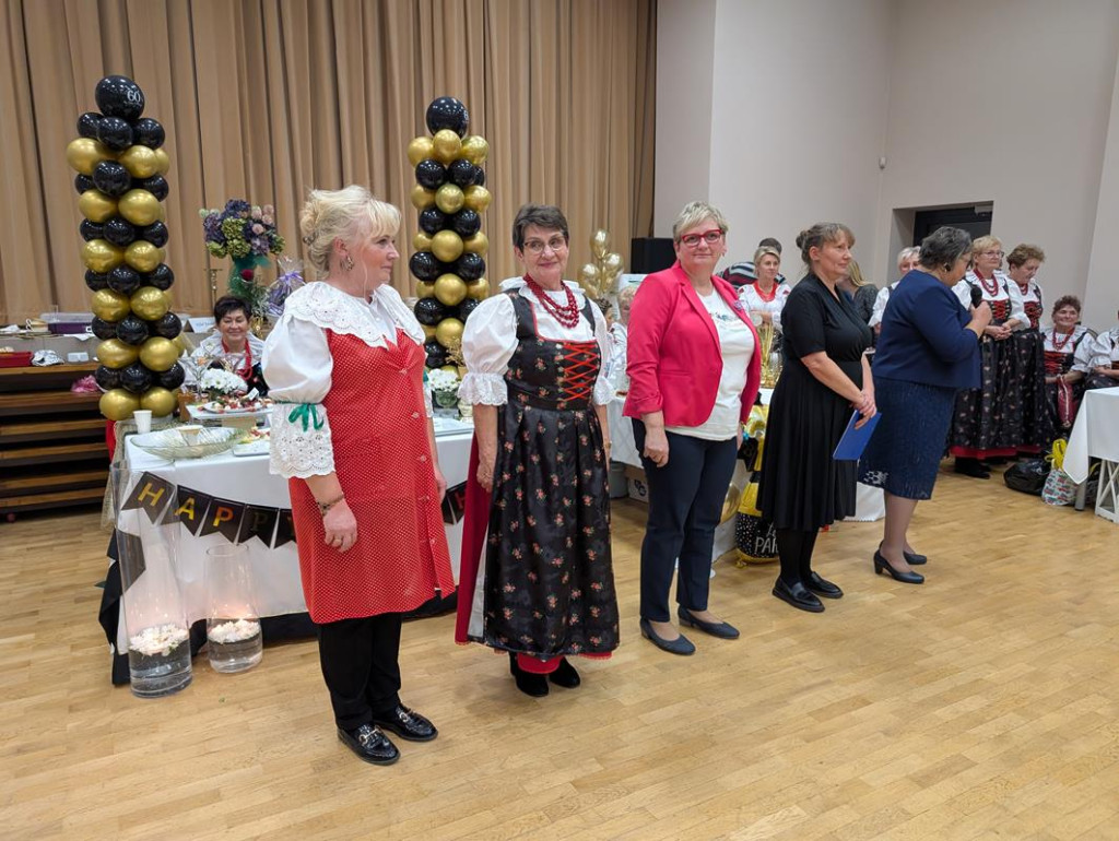 Nowe Chechło na czele, za nim Ossianie i Ziomale