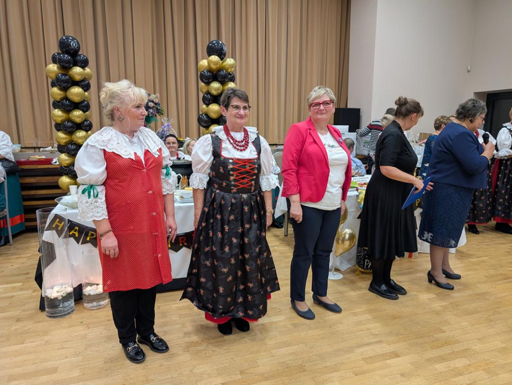 Nowe Chechło na czele, za nim Ossianie i Ziomale