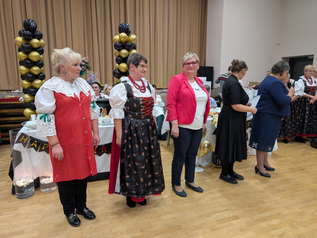 Nowe Chechło na czele, za nim Ossianie i Ziomale