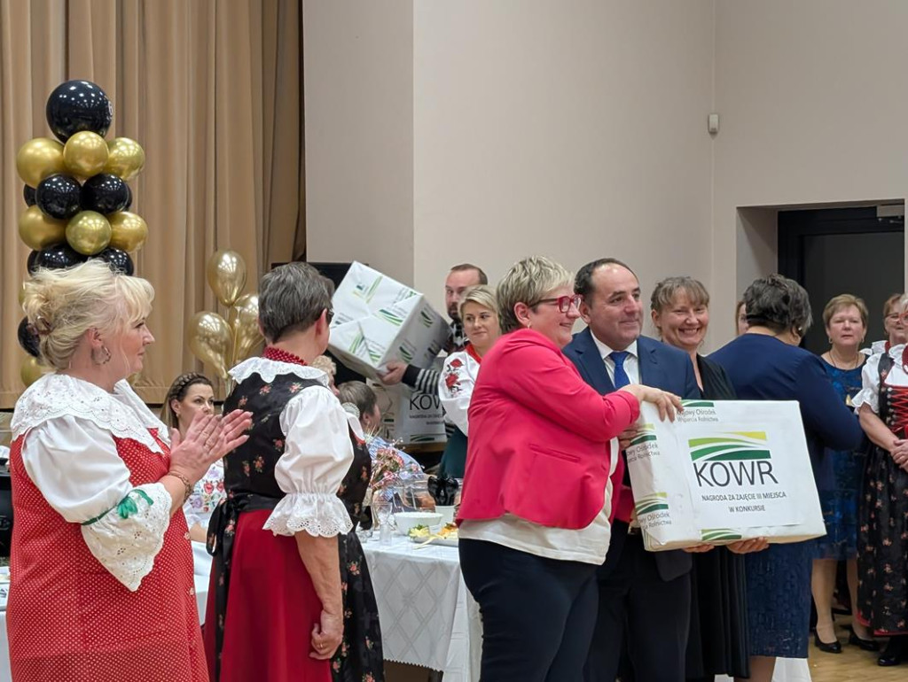 Nowe Chechło na czele, za nim Ossianie i Ziomale