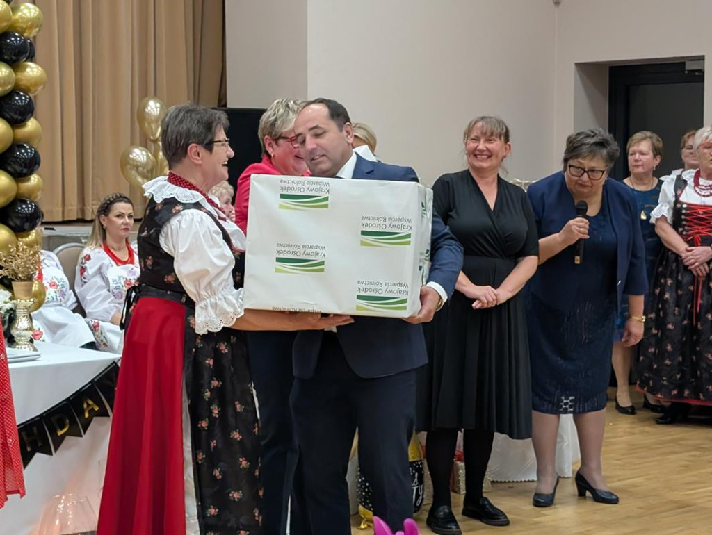 Nowe Chechło na czele, za nim Ossianie i Ziomale