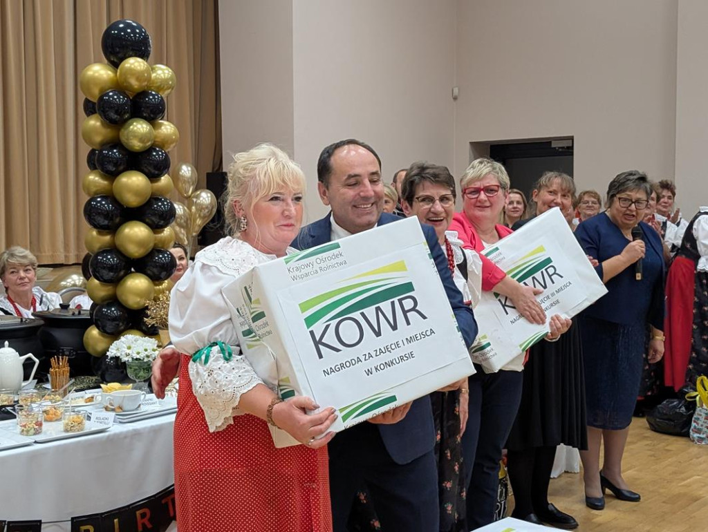 Nowe Chechło na czele, za nim Ossianie i Ziomale