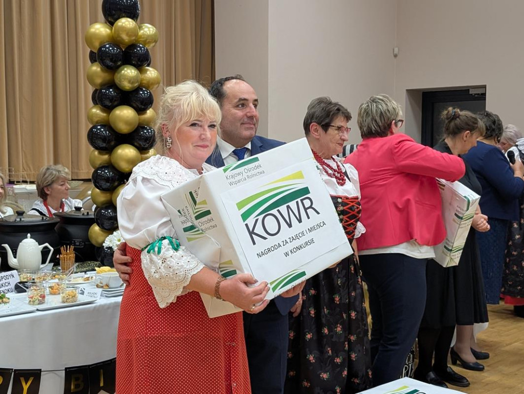 Nowe Chechło na czele, za nim Ossianie i Ziomale