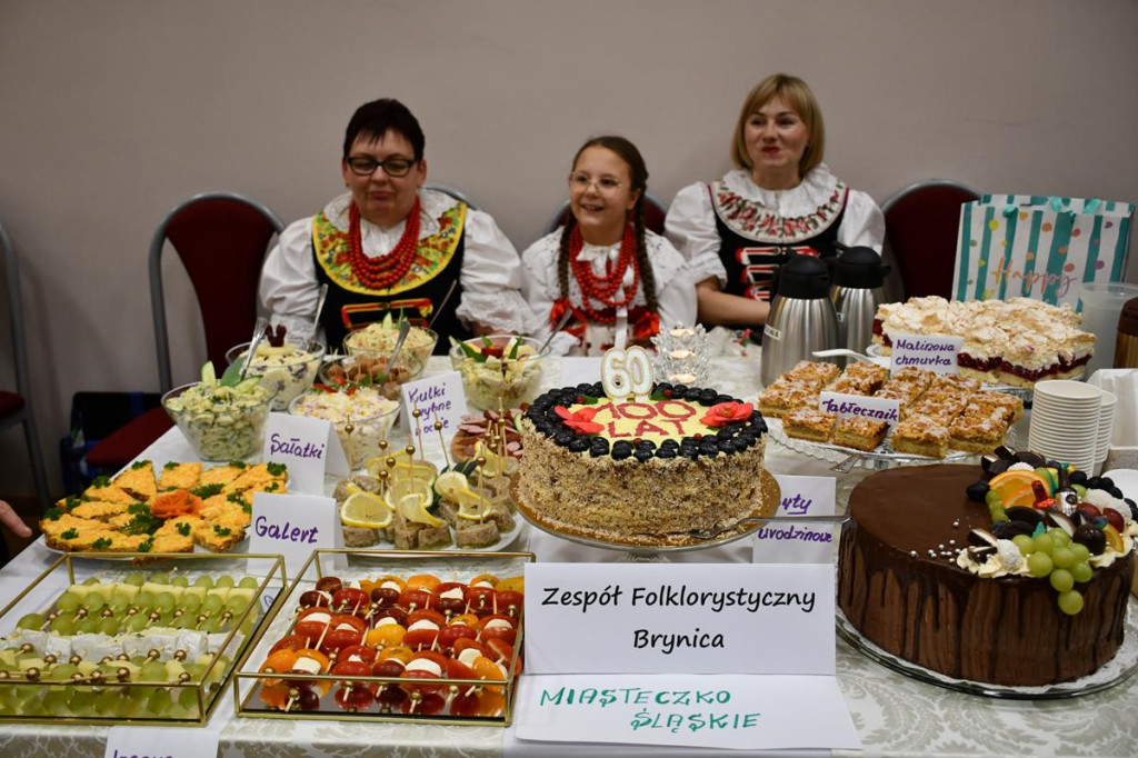 Nowe Chechło na czele, za nim Ossianie i Ziomale