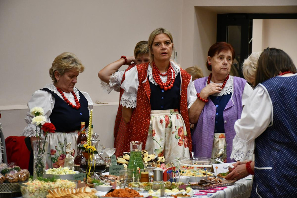 Nowe Chechło na czele, za nim Ossianie i Ziomale