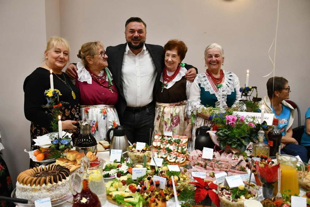 Nowe Chechło na czele, za nim Ossianie i Ziomale