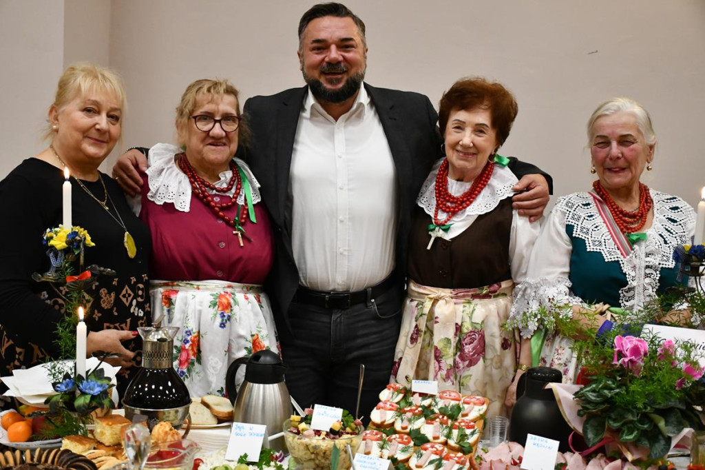 Nowe Chechło na czele, za nim Ossianie i Ziomale