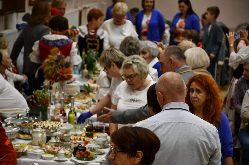 Nowe Chechło na czele, za nim Ossianie i Ziomale