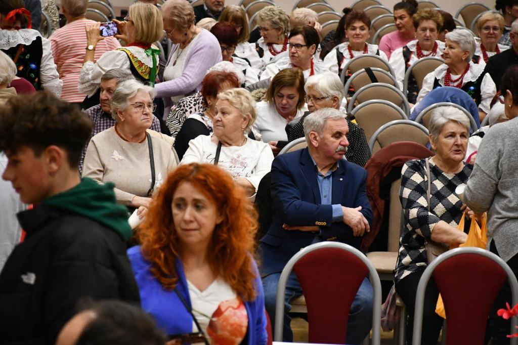 Nowe Chechło na czele, za nim Ossianie i Ziomale