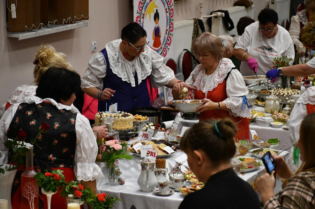 Nowe Chechło na czele, za nim Ossianie i Ziomale