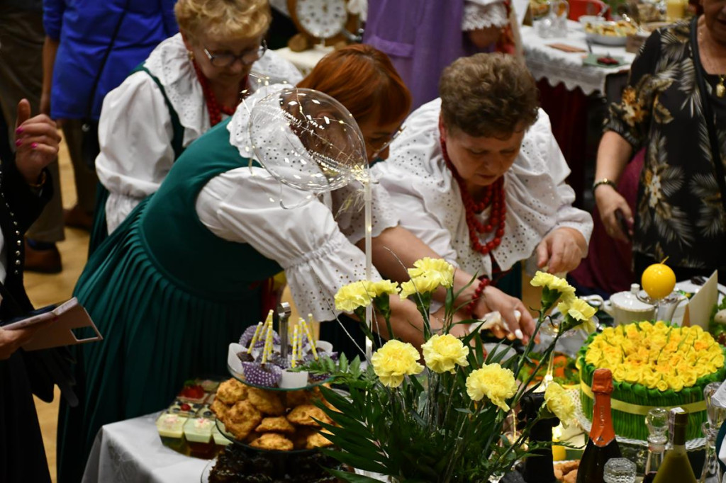 Nowe Chechło na czele, za nim Ossianie i Ziomale