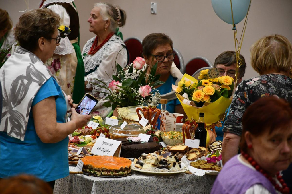 Nowe Chechło na czele, za nim Ossianie i Ziomale