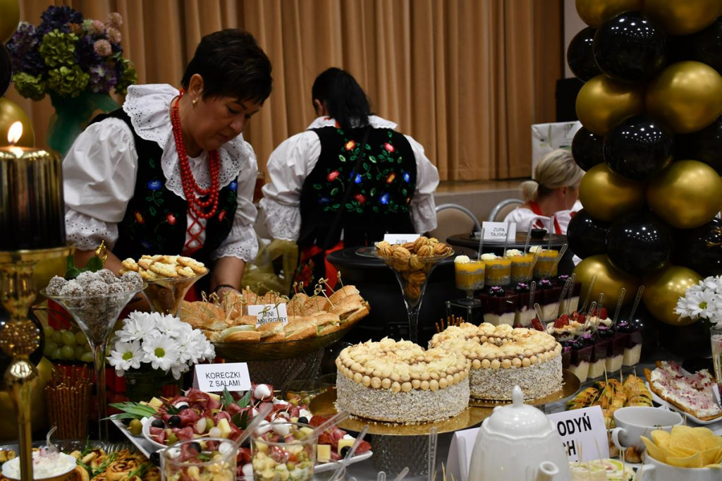 Nowe Chechło na czele, za nim Ossianie i Ziomale