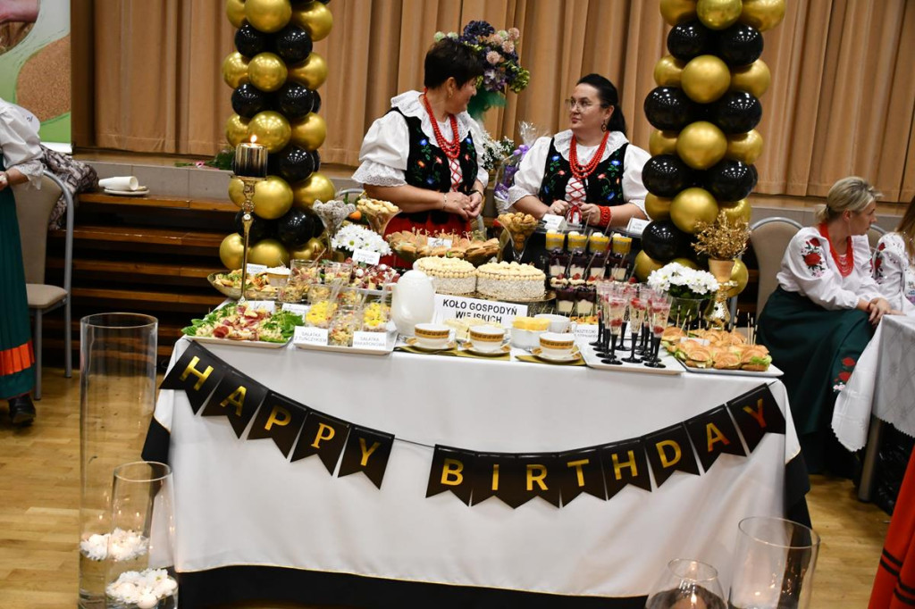 Nowe Chechło na czele, za nim Ossianie i Ziomale