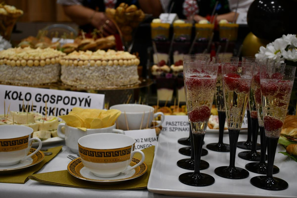 Nowe Chechło na czele, za nim Ossianie i Ziomale