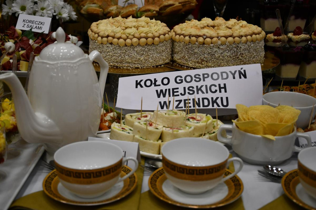 Nowe Chechło na czele, za nim Ossianie i Ziomale