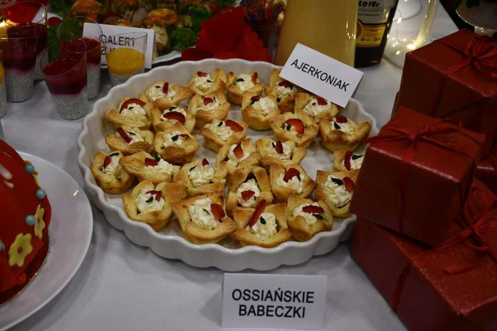 Nowe Chechło na czele, za nim Ossianie i Ziomale