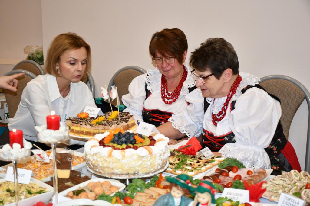 Nowe Chechło na czele, za nim Ossianie i Ziomale