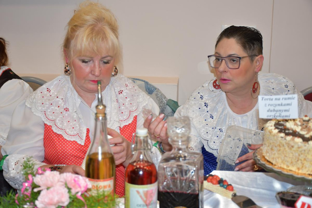 Nowe Chechło na czele, za nim Ossianie i Ziomale