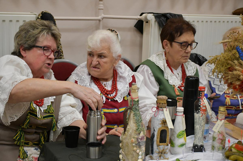 Nowe Chechło na czele, za nim Ossianie i Ziomale