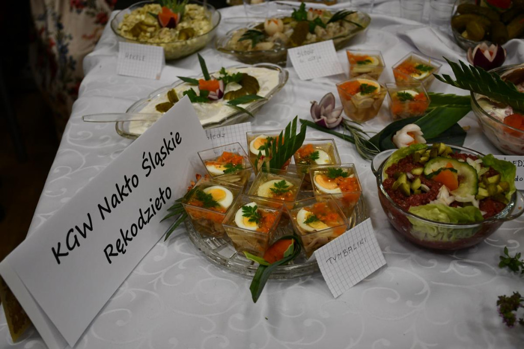 Nowe Chechło na czele, za nim Ossianie i Ziomale