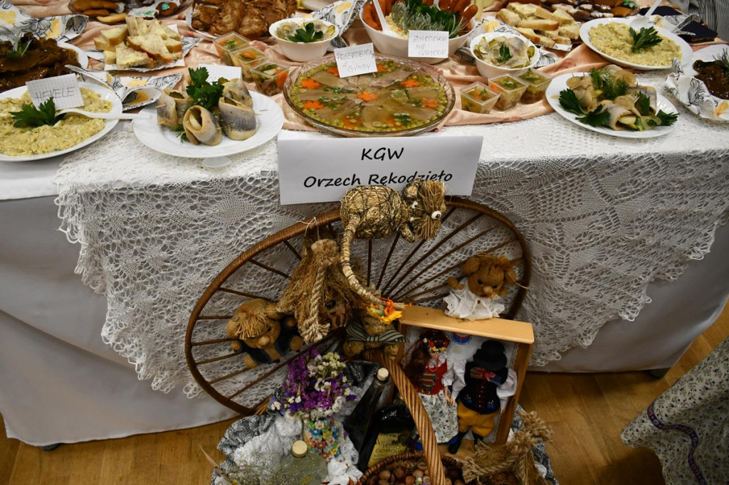 Nowe Chechło na czele, za nim Ossianie i Ziomale