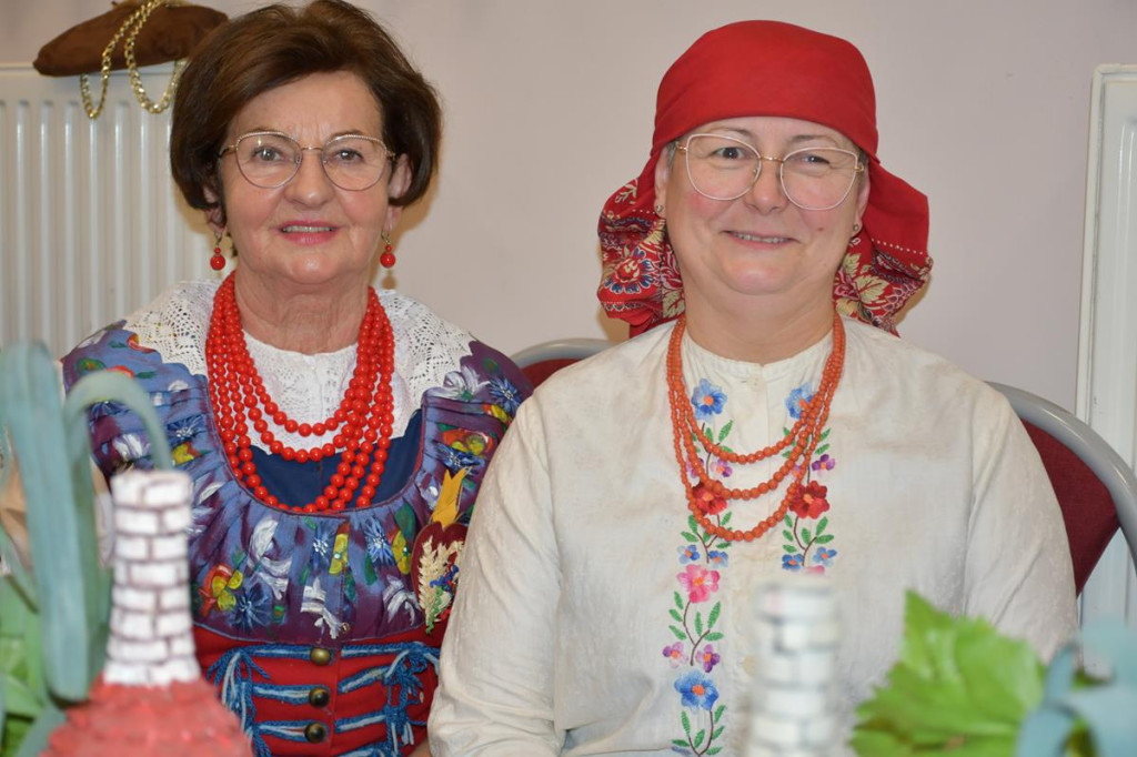 Nowe Chechło na czele, za nim Ossianie i Ziomale