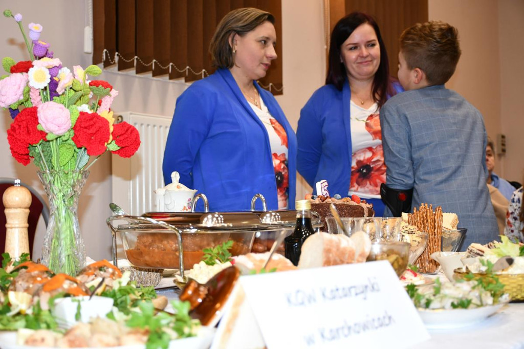 Nowe Chechło na czele, za nim Ossianie i Ziomale