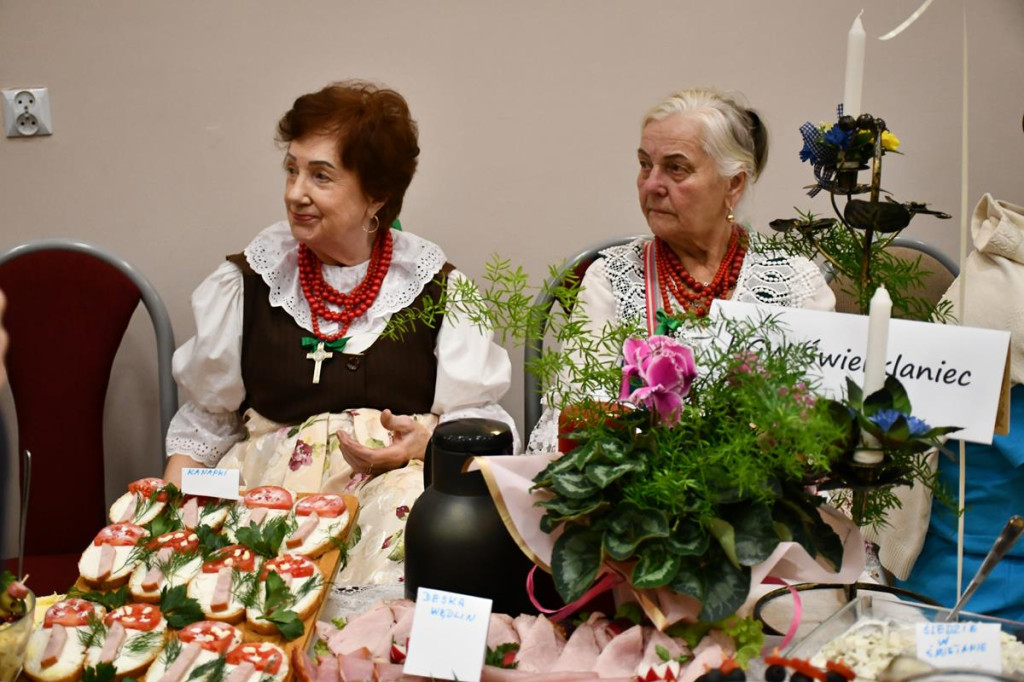 Nowe Chechło na czele, za nim Ossianie i Ziomale