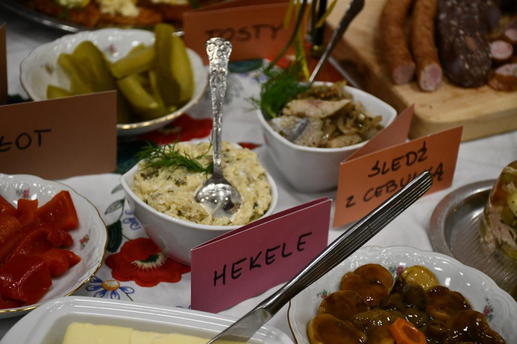 Nowe Chechło na czele, za nim Ossianie i Ziomale