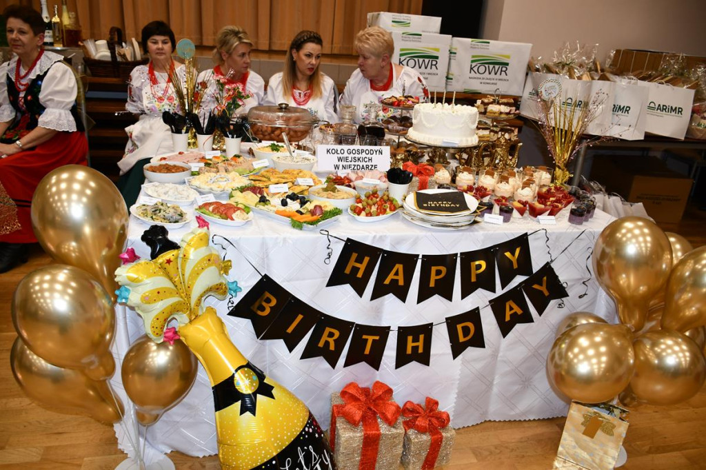 Nowe Chechło na czele, za nim Ossianie i Ziomale