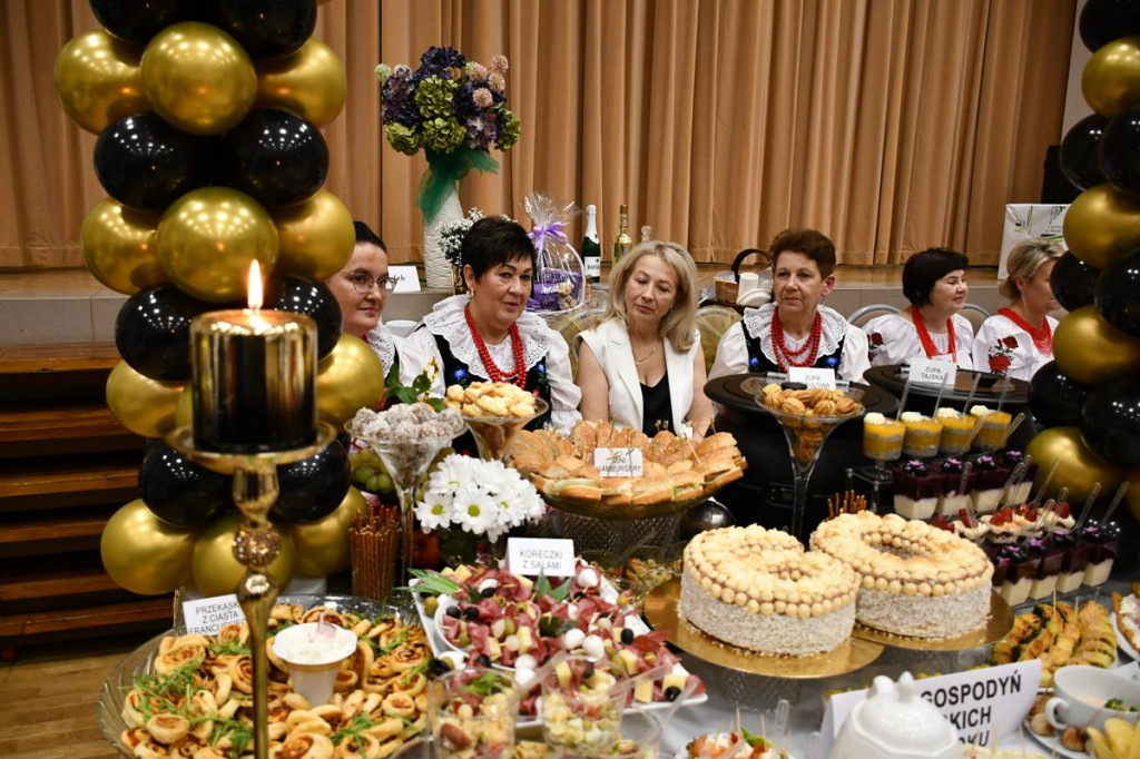 Nowe Chechło na czele, za nim Ossianie i Ziomale