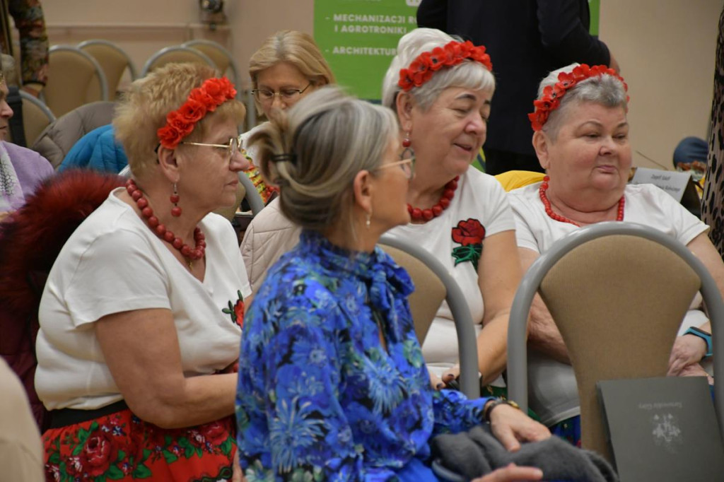 Nowe Chechło na czele, za nim Ossianie i Ziomale