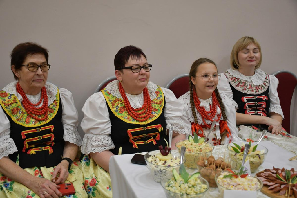 Nowe Chechło na czele, za nim Ossianie i Ziomale