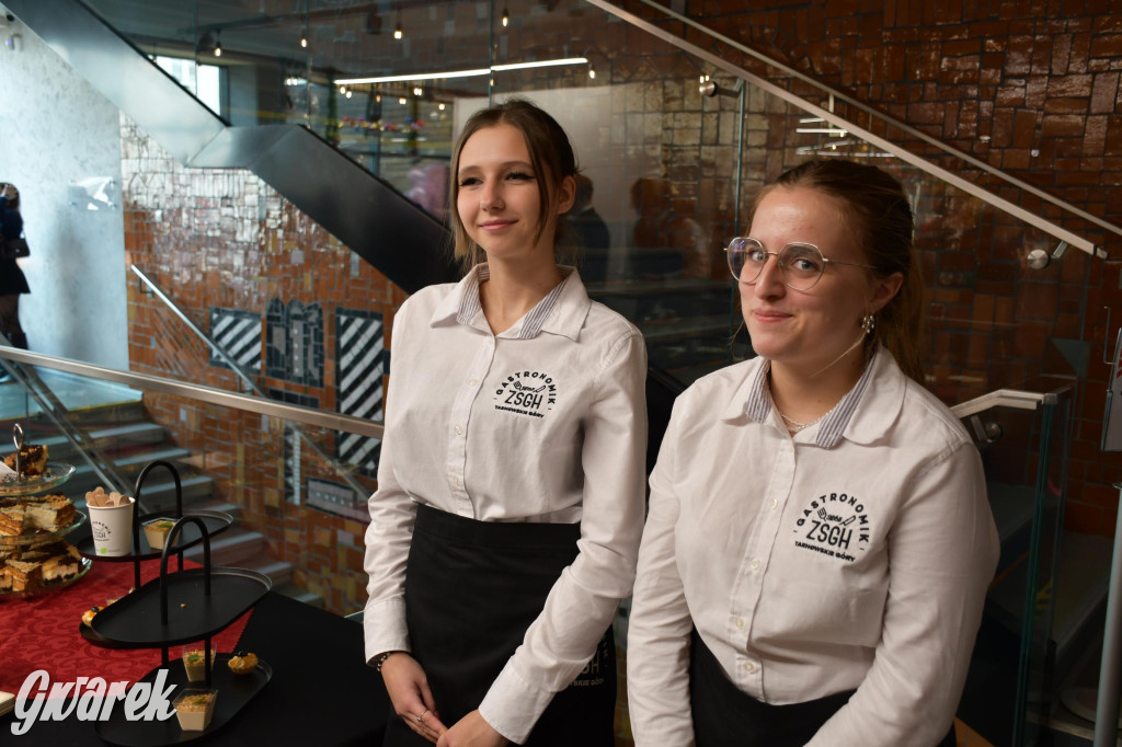 Uczniowie i studenci otrzymali stypendia powiatu